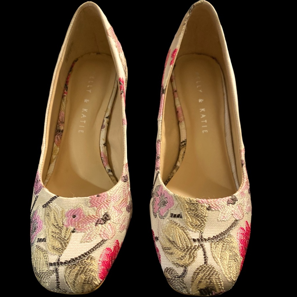 Kelly & Katie linen Covered, Embroidered Shoes